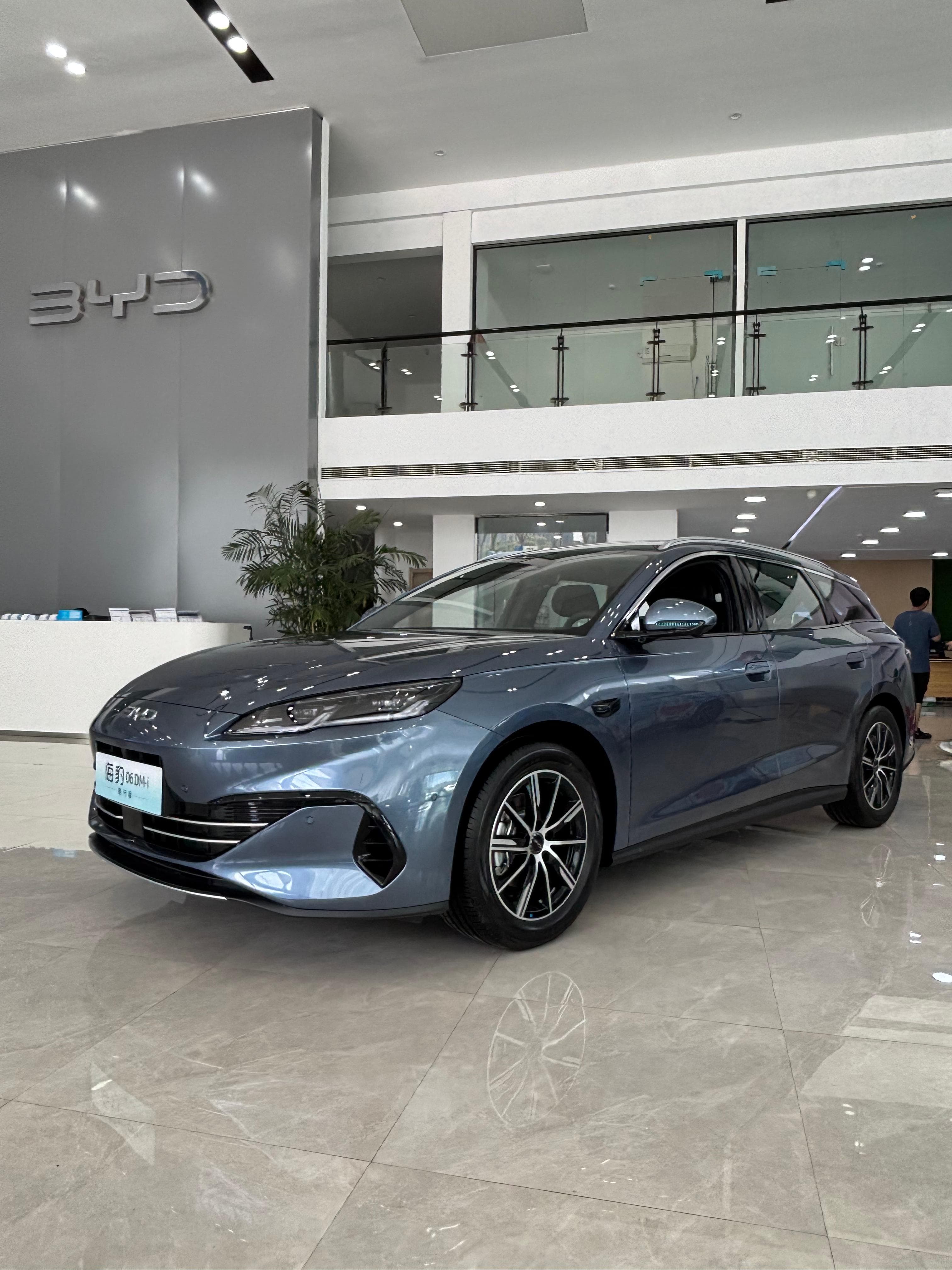 2025款 比亚迪 海豹06 DM-i 旅行版 150KM 尊享型